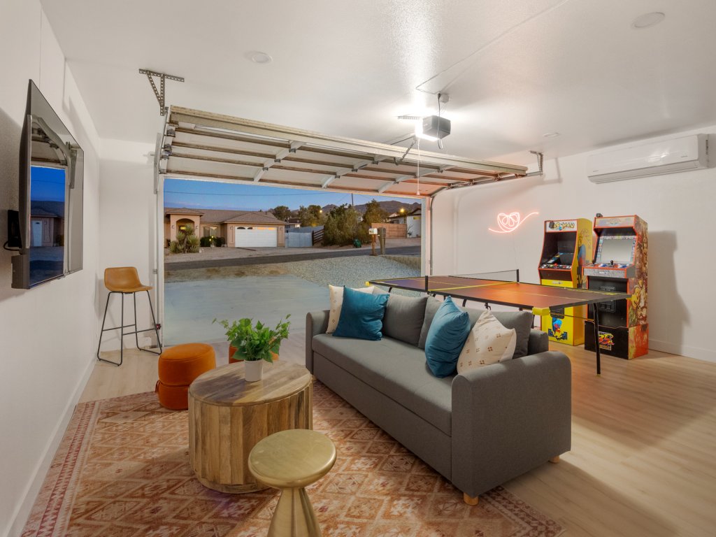 Tangerine House - Hot Tub, Fire Pit, BBQ! Vacation Rental in California - RedAwning