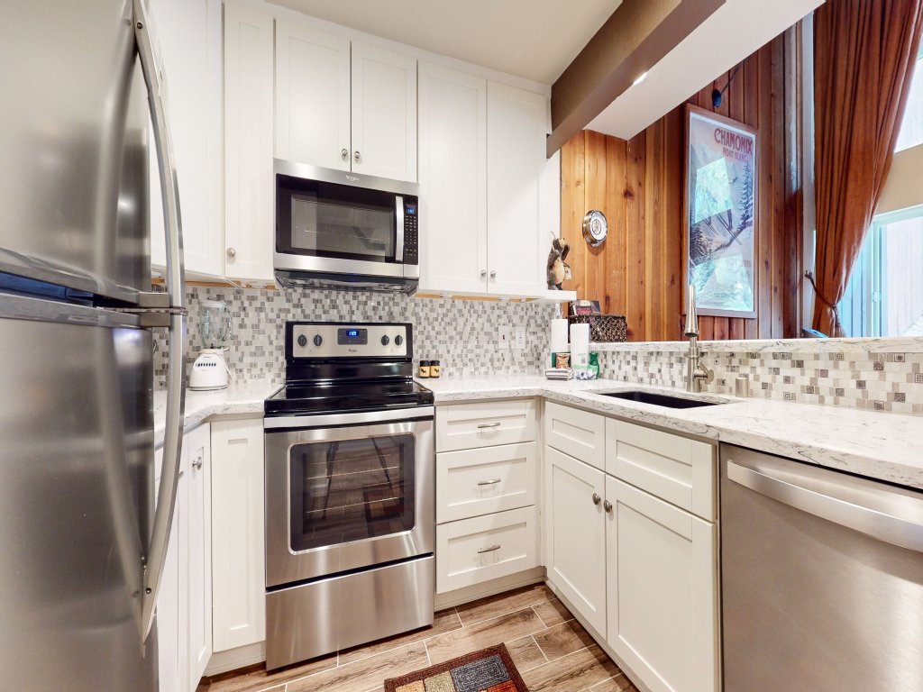 Mammoth Ski & Racquet Club #118 Vacation Rental in Mammoth Lakes - RedAwning