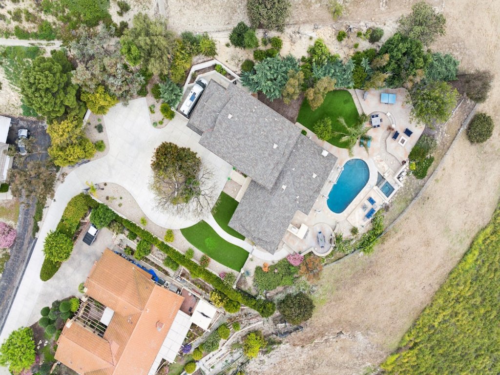 Bouquet Cottage Vacation Rental in California - RedAwning