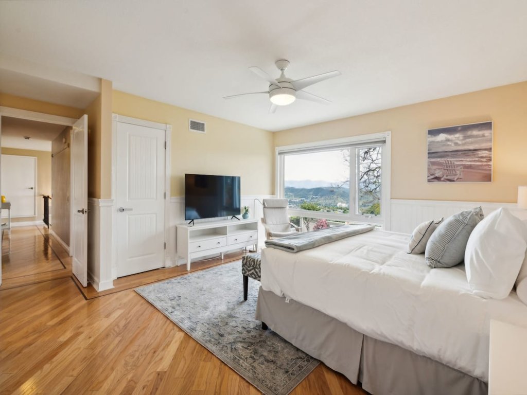 Bouquet Cottage Vacation Rental in California - RedAwning