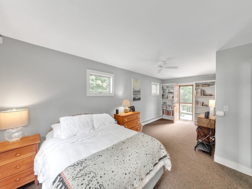 Bear Pass - Mountain View Vacation Rental in Vermont - RedAwning