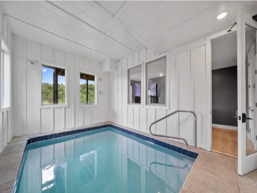 Panoramic Paradise Vacation Rental in Sevierville - RedAwning