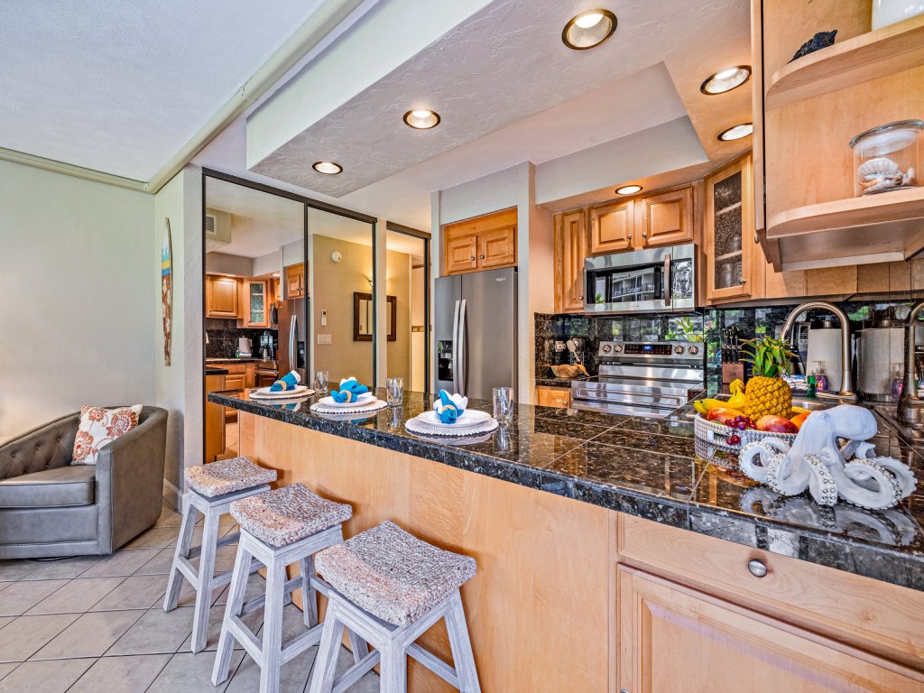 Papakea G101 1Bed/1Bath New Remodel Vacation Rental in Lahaina - RedAwning