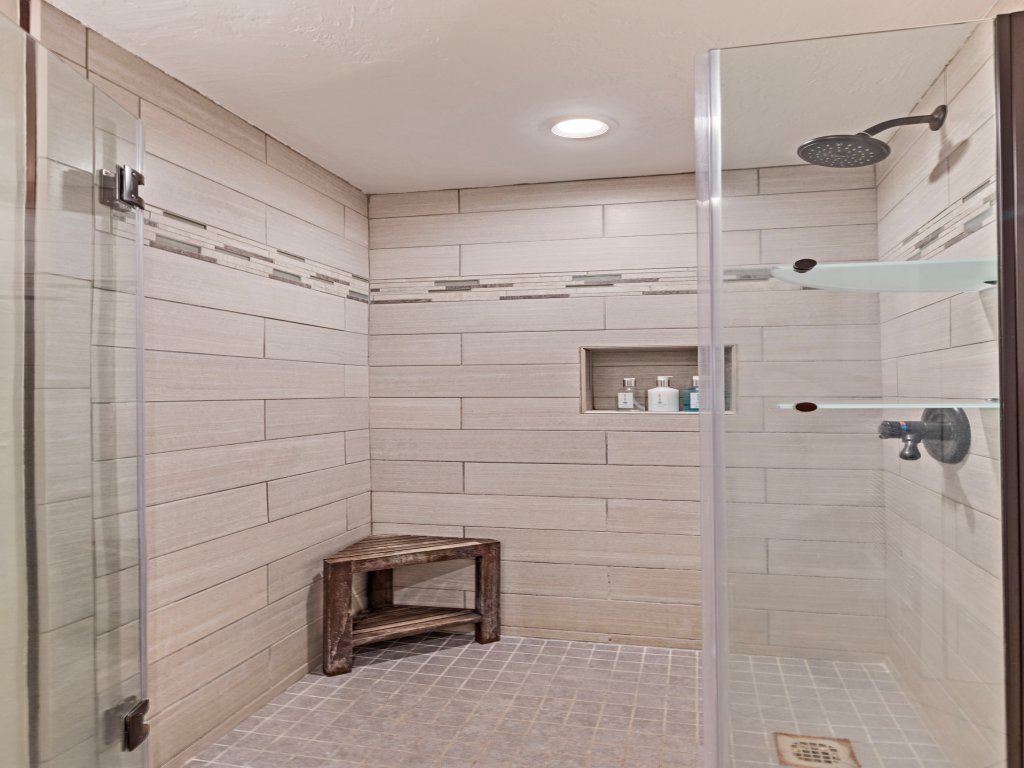 Papakea G101 1Bed/1Bath New Remodel Vacation Rental in Lahaina - RedAwning