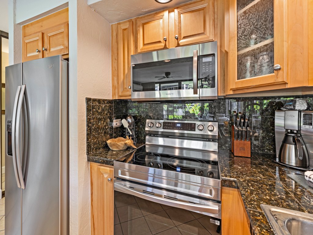 Papakea G101 1Bed/1Bath New Remodel Vacation Rental in Lahaina - RedAwning