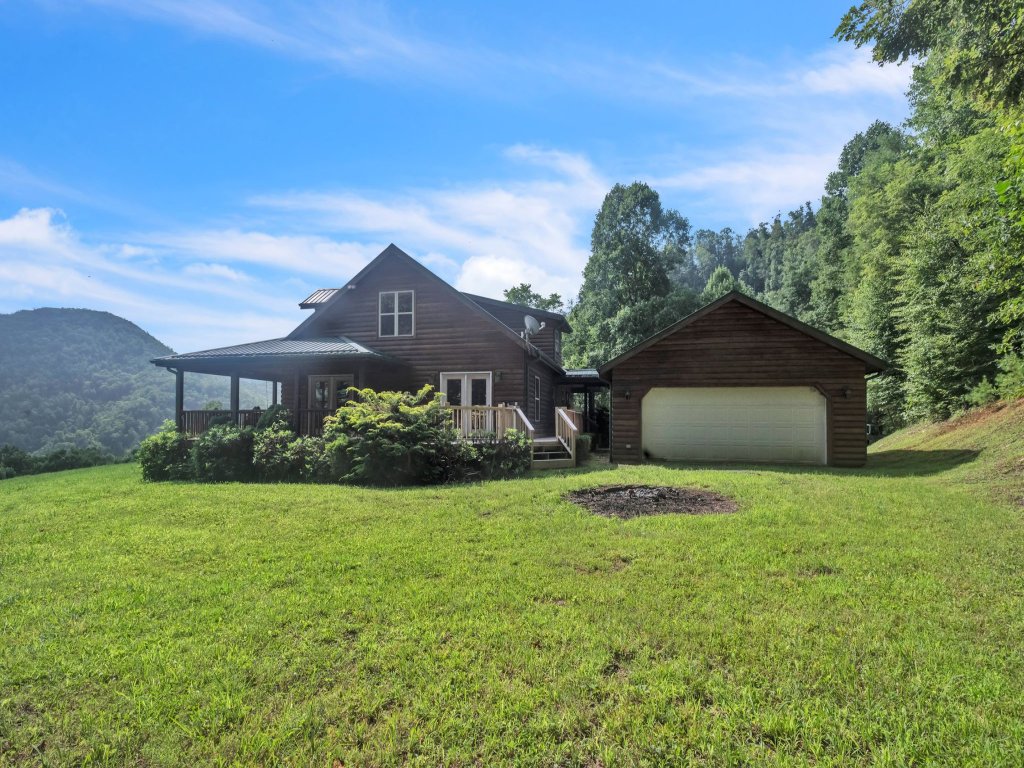 Cozy Mountain Retreat w/ Scenic Views Vacation Rental in Butler - RedAwning