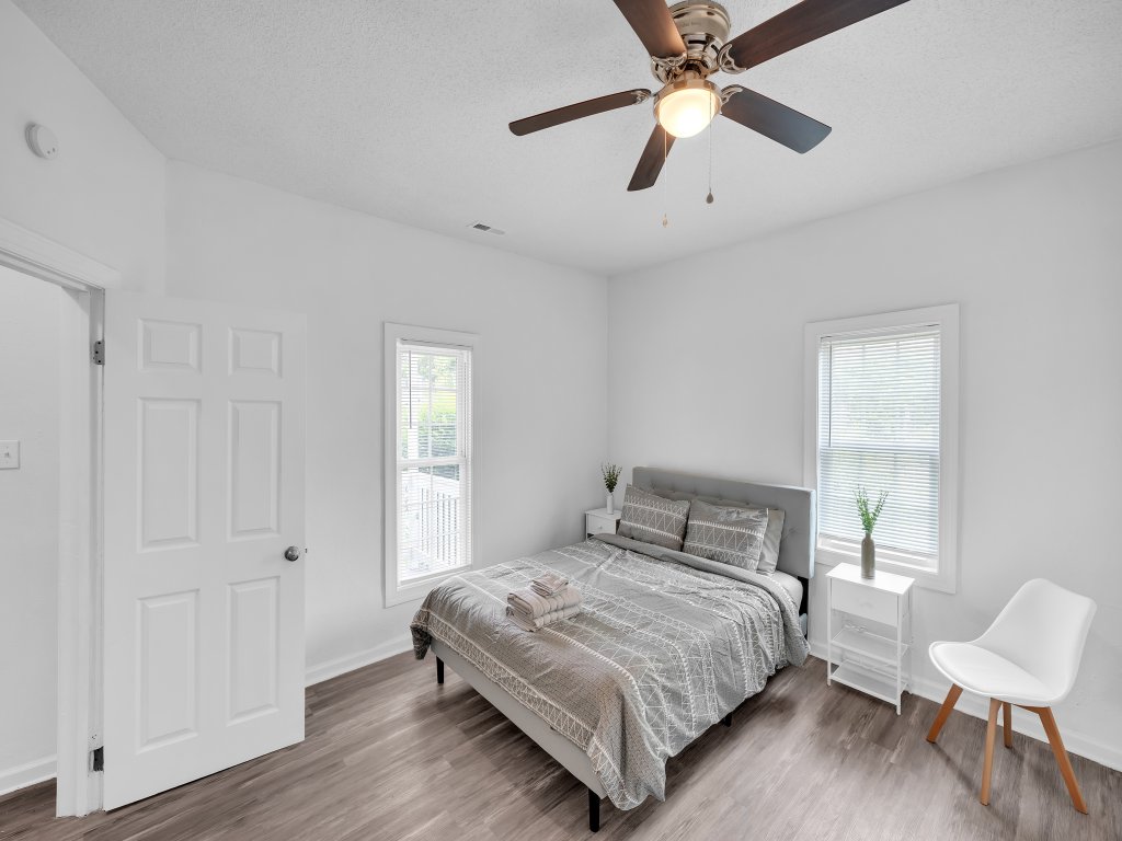 Quiet Family Home - Downtown, Pet Friendly, 4 Beds Vacation Rental in North Carolina - RedAwning