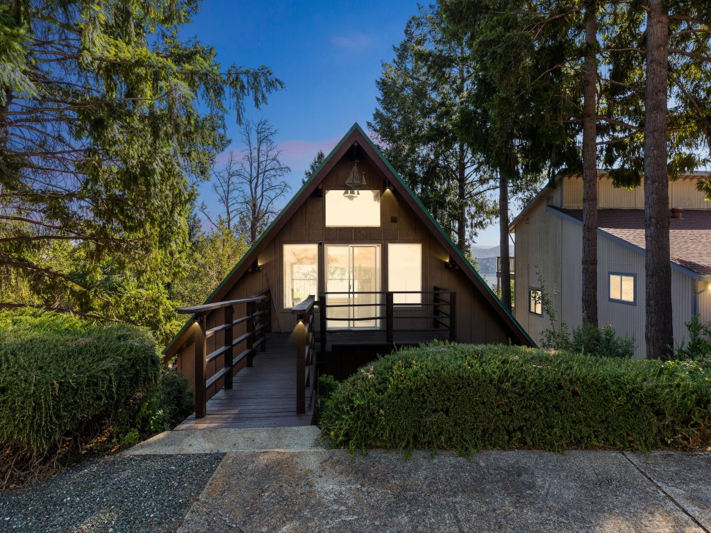 Kelseyville | Clear Lake + Konocti Views | Pool Vacation Rental in California - RedAwning