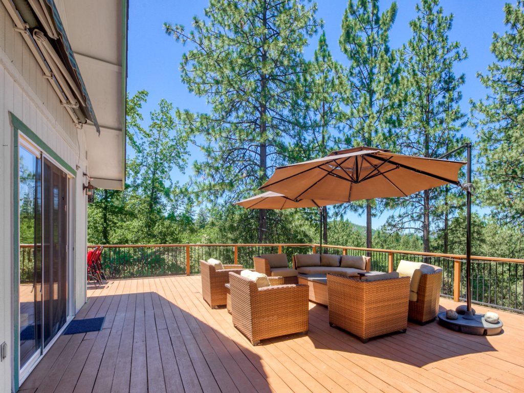 Yosemite Gateway Cabin | Valley Views, Sleeps 10 Vacation Rental in California - RedAwning