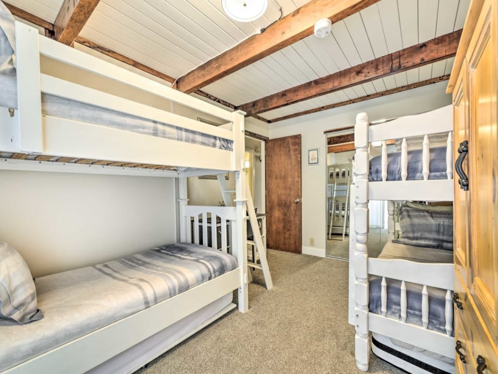 Yosemite Gateway Cabin | Valley Views, Sleeps 10 Vacation Rental in California - RedAwning
