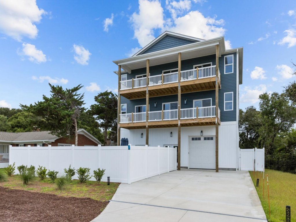 Never Lost Vacation Rental in Emerald Isle - RedAwning