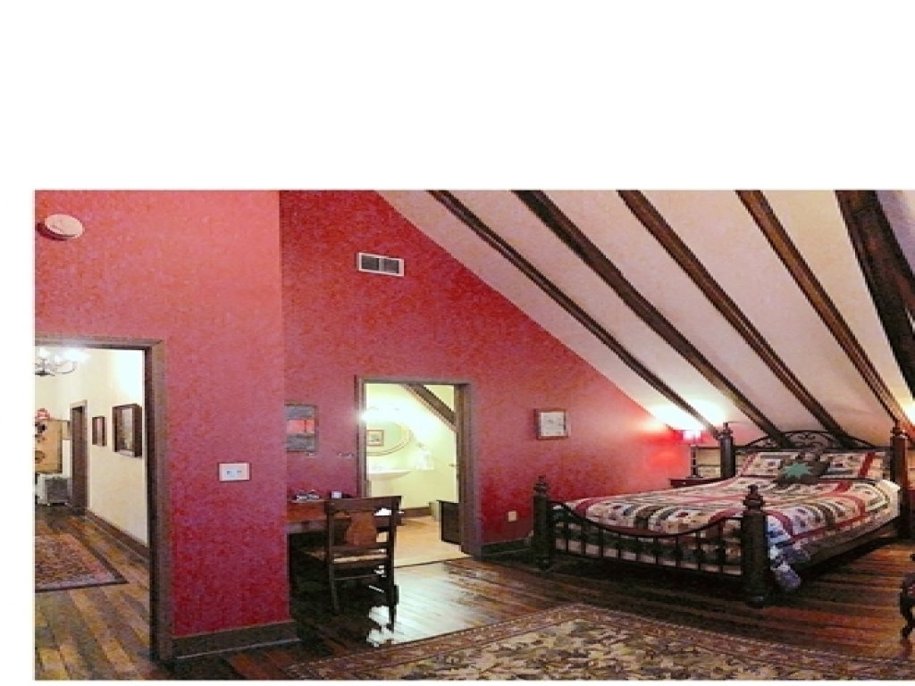 DuPriest Room at Main Street Bed & Breakfast Vacation Rental in Kentucky - RedAwning