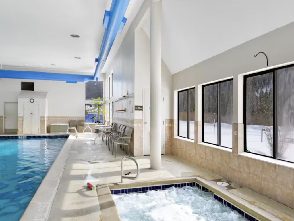 1765 Montezuma Vacation Rental in Keystone - RedAwning
