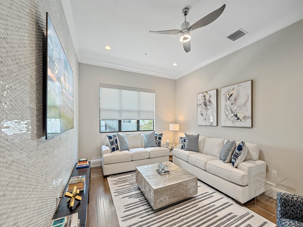 Cityscape Retreat Vacation Rental in Sarasota - RedAwning
