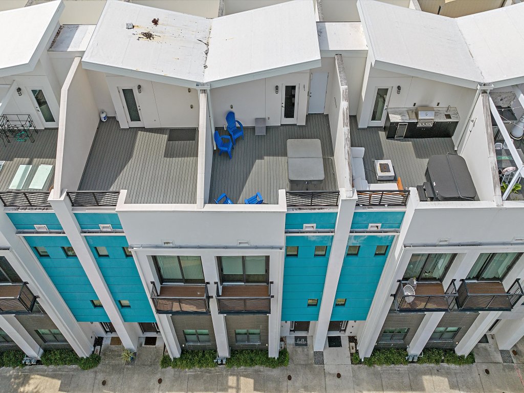 Cityscape Retreat Vacation Rental in Sarasota - RedAwning
