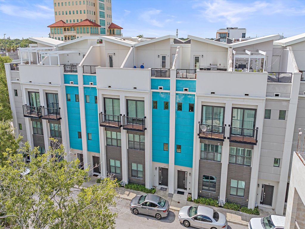 Cityscape Retreat Vacation Rental in Sarasota - RedAwning