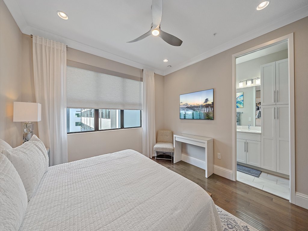 Cityscape Retreat Vacation Rental in Sarasota - RedAwning