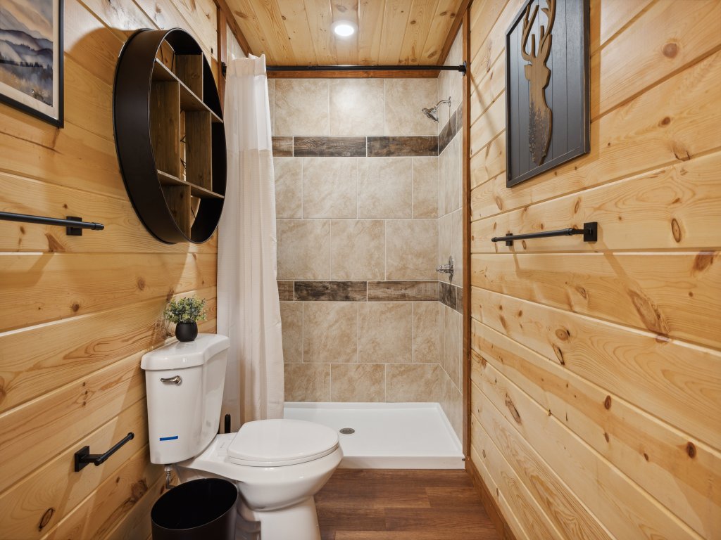 Smoky Mountain Splash Vacation Rental in Sevierville - RedAwning