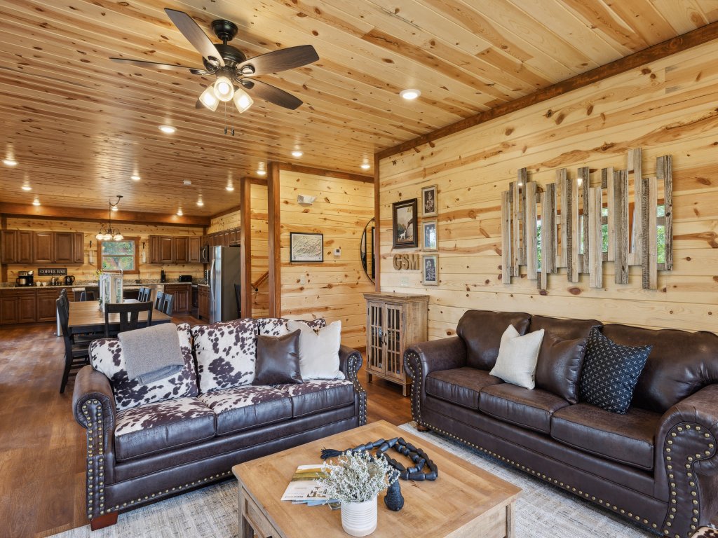 Smoky Mountain Splash Vacation Rental in Sevierville - RedAwning