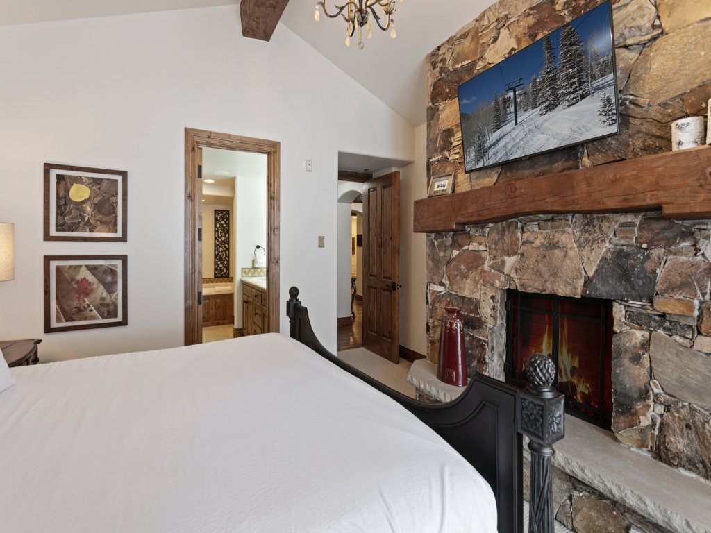 Grand Lodge - Four Bedroom #405 - Ski-in/ski-out Vacation Rental in Park City - RedAwning