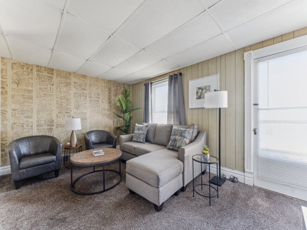 2BR Near Niagara Falls | Parking + WiFi Vacation Rental in New York - RedAwning