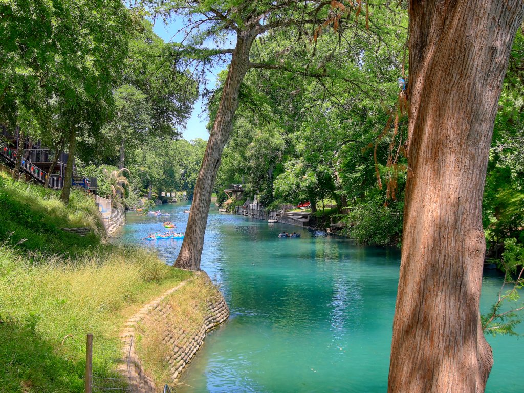 CW CHB216 Club Paradise Vacation Rental in New Braunfels - RedAwning
