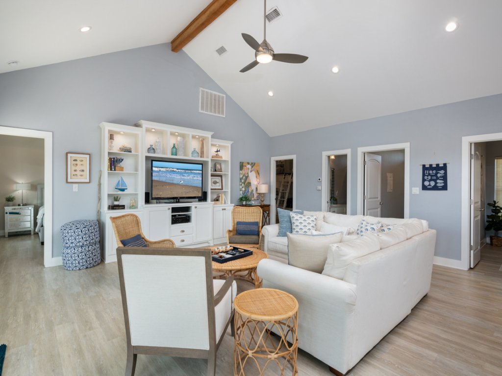 Crystal Villa Vacation Rental in Texas - RedAwning