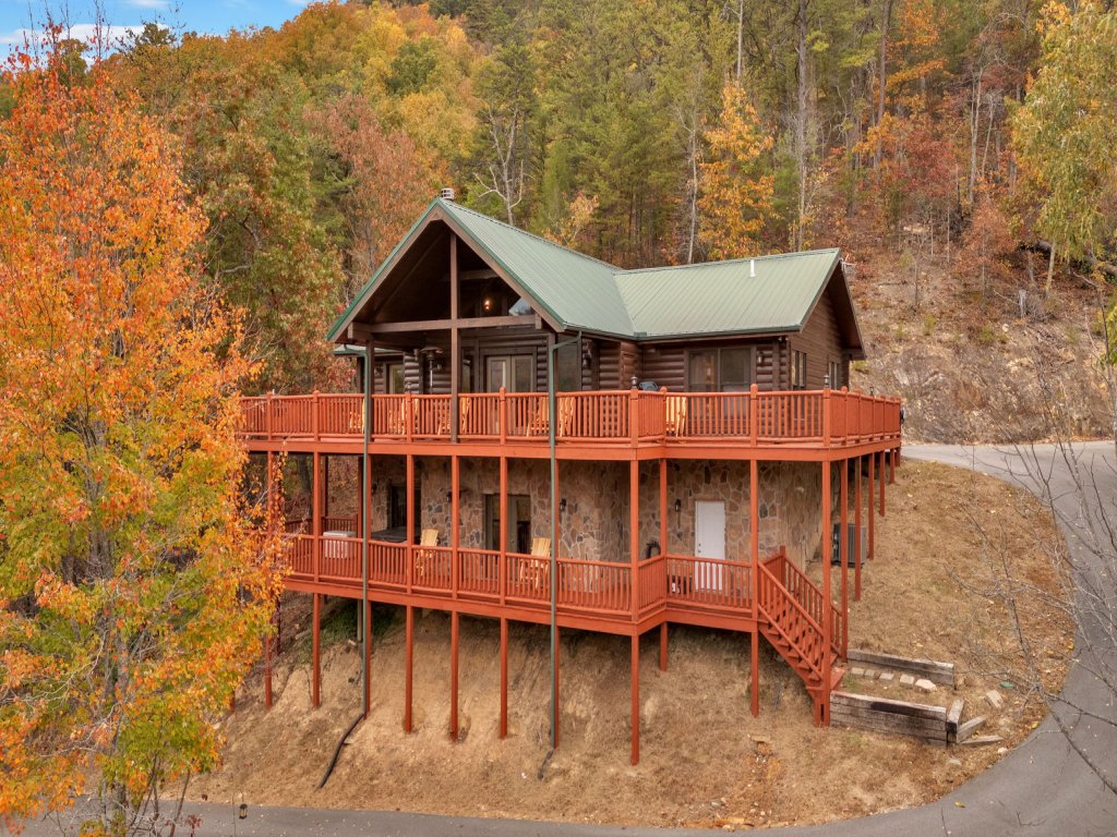 Walden's Ridge Cabin Vacation Rental in Sevierville - RedAwning