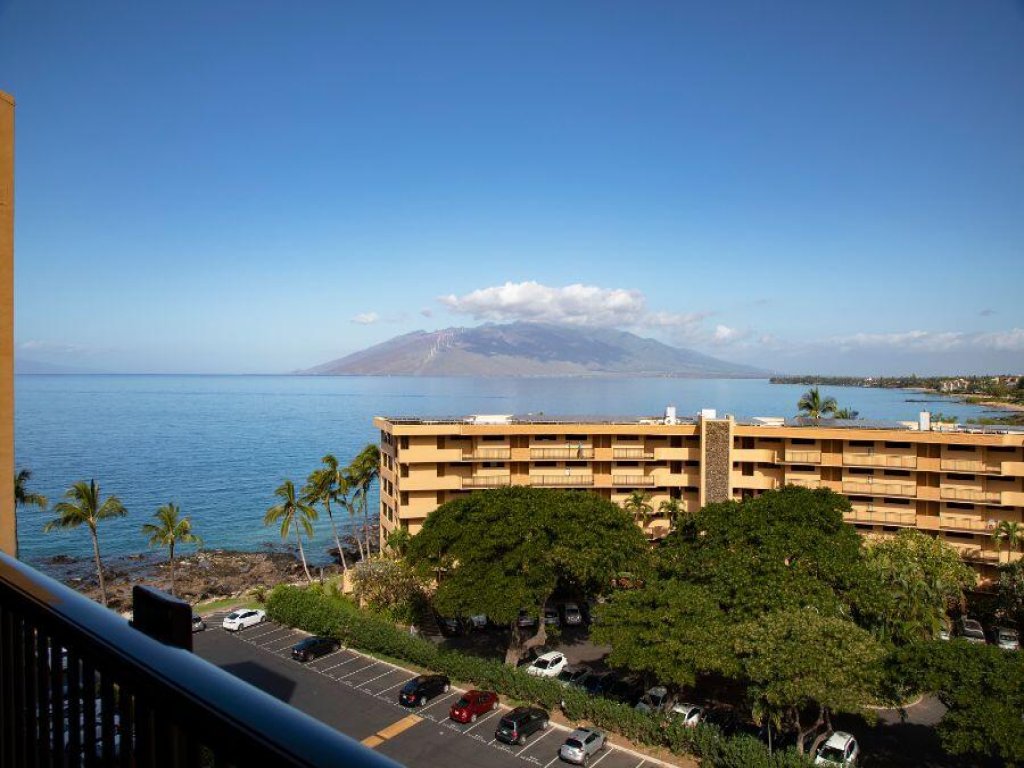 MANA KAI MAUI RESORT, #405C Vacation Rental in Hawaii - RedAwning