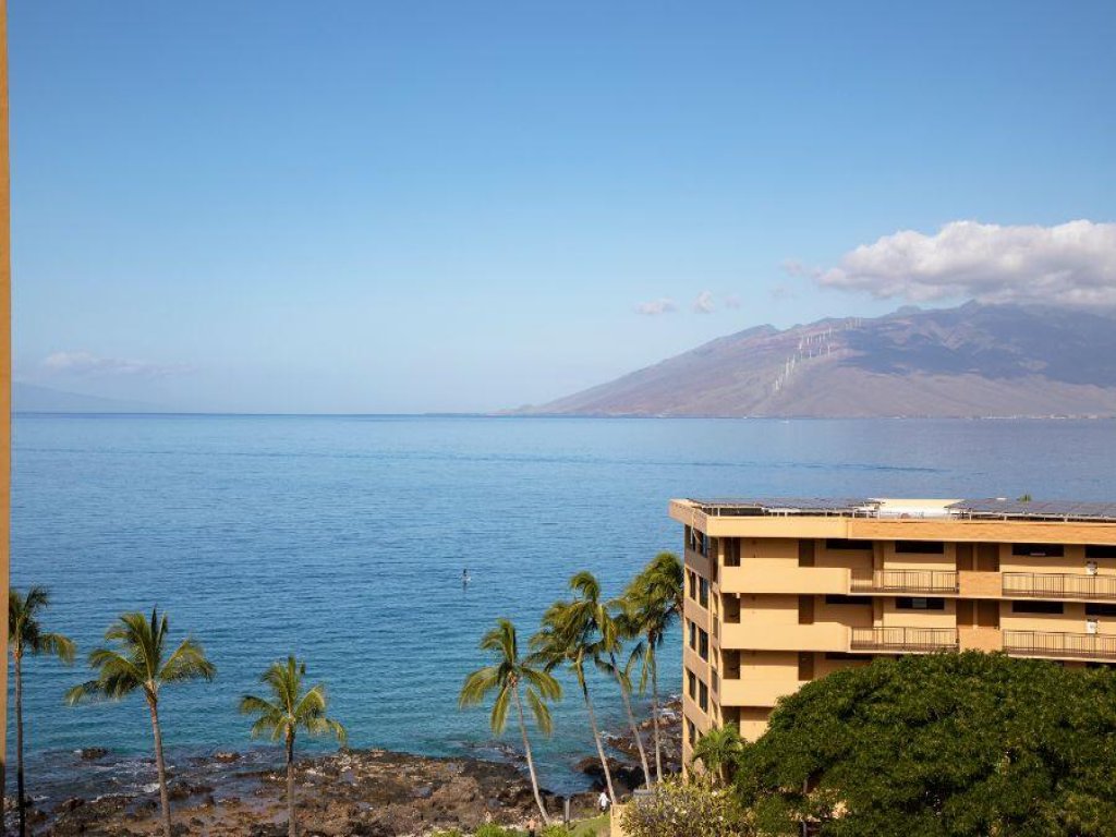 MANA KAI MAUI RESORT, #405C Vacation Rental in Hawaii - RedAwning
