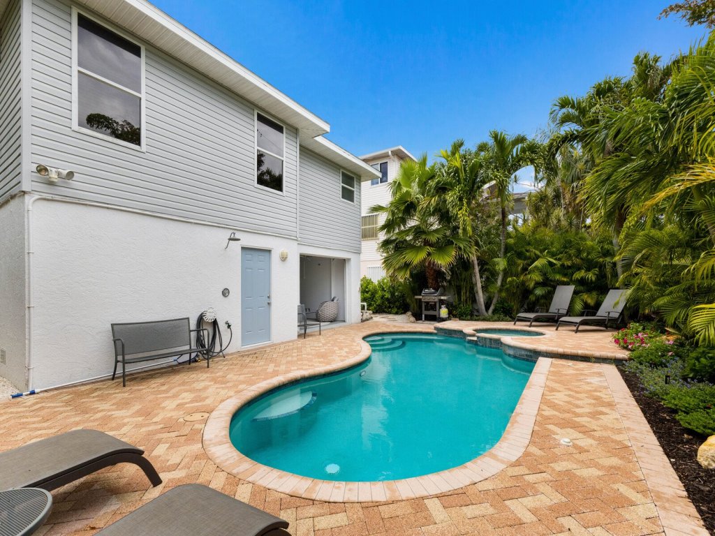 Bean Point Bliss Vacation Rental in Anna Maria - RedAwning