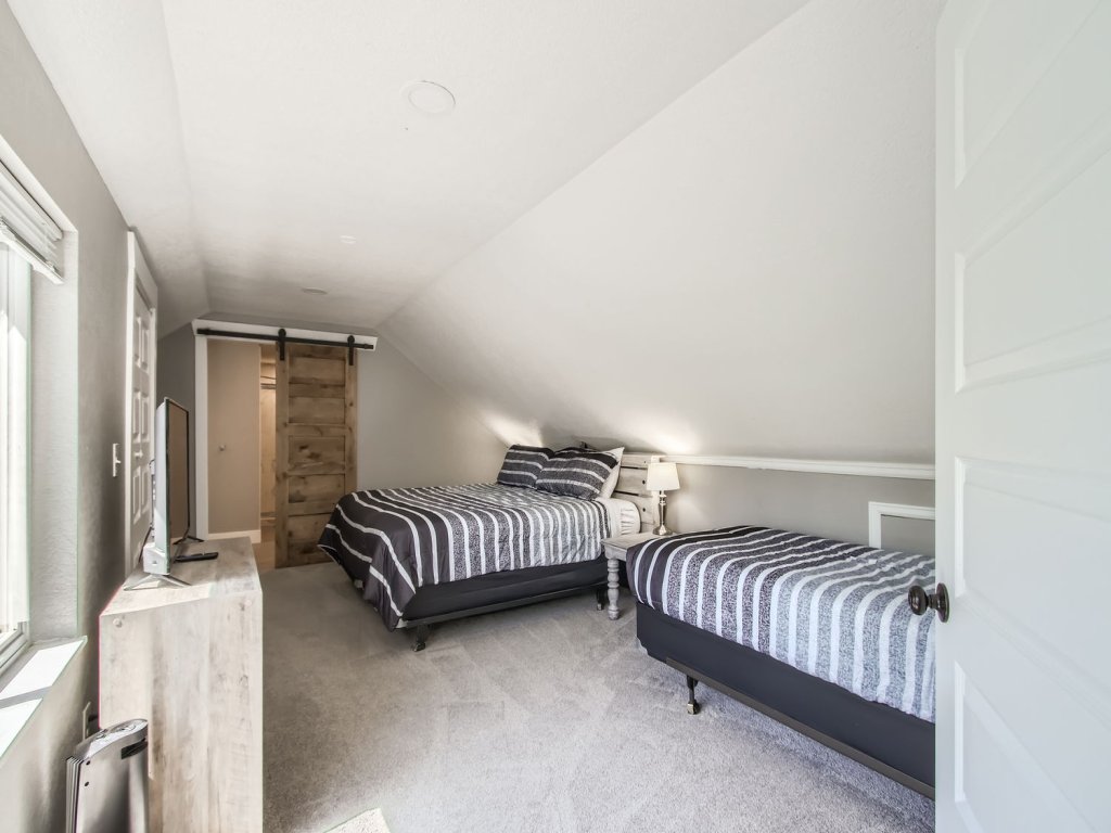 Golden Gate Getaway Vacation Rental in Colorado - RedAwning