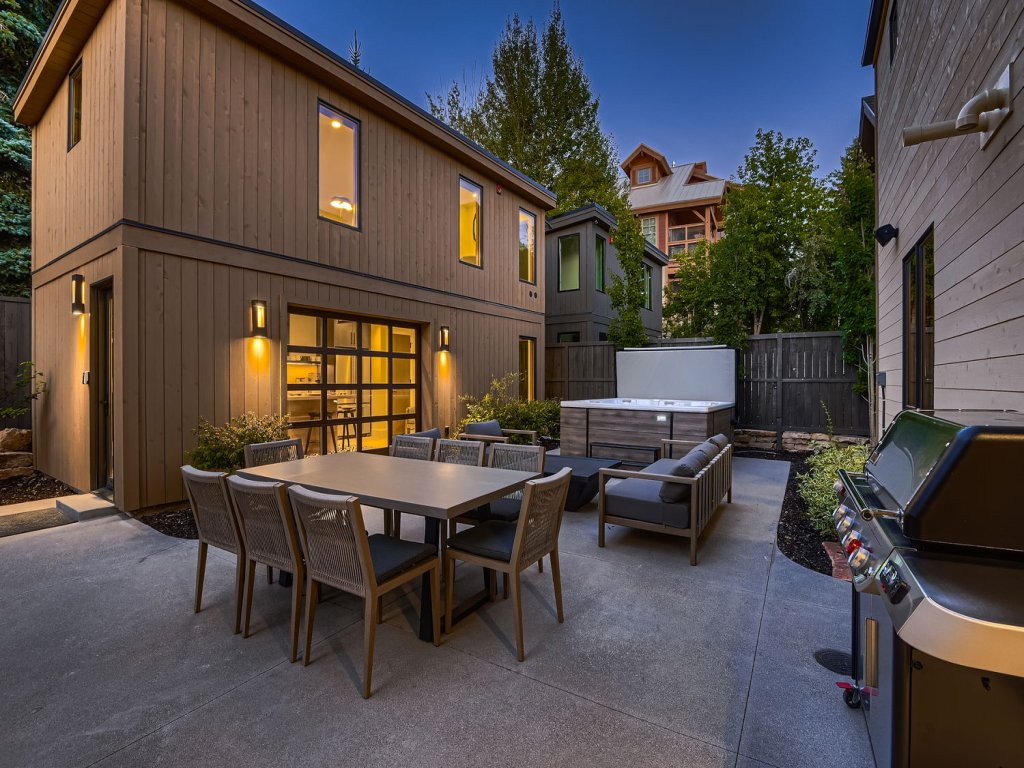 Spacious Mountain Oasis 1060 with Hot Tub and Outdoor Lounge Vacation Rental in Park City - RedAwning
