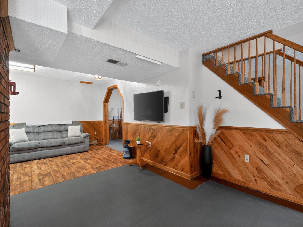 Bear Paw Lodge - 12 mins to Seneca Rocks Vacation Rental in West Virginia - RedAwning