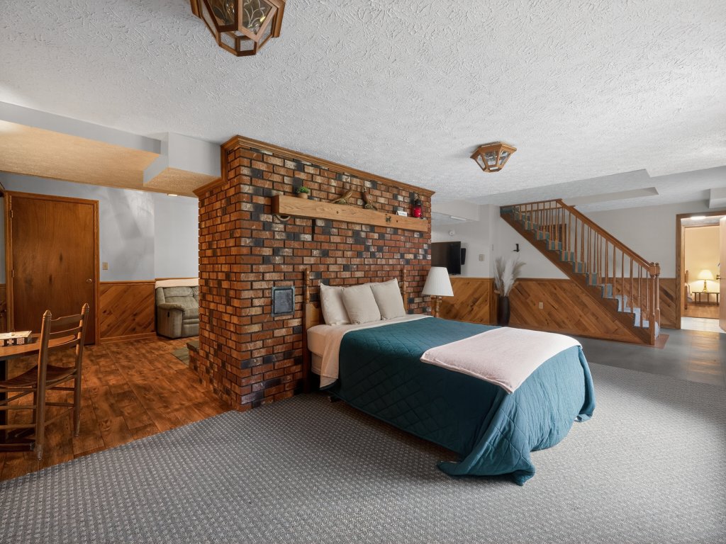 Bear Paw Lodge - 12 mins to Seneca Rocks Vacation Rental in West Virginia - RedAwning