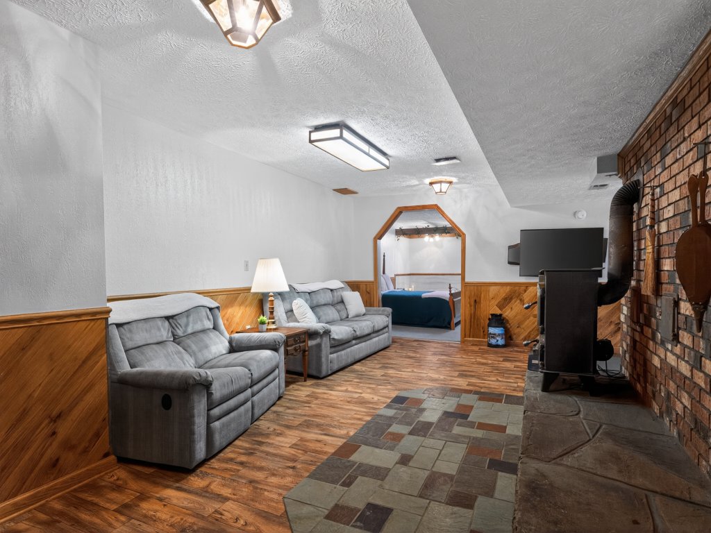 Bear Paw Lodge - 12 mins to Seneca Rocks Vacation Rental in West Virginia - RedAwning