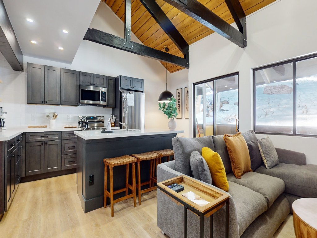 Bigwood #96 Vacation Rental in Mammoth Lakes - RedAwning