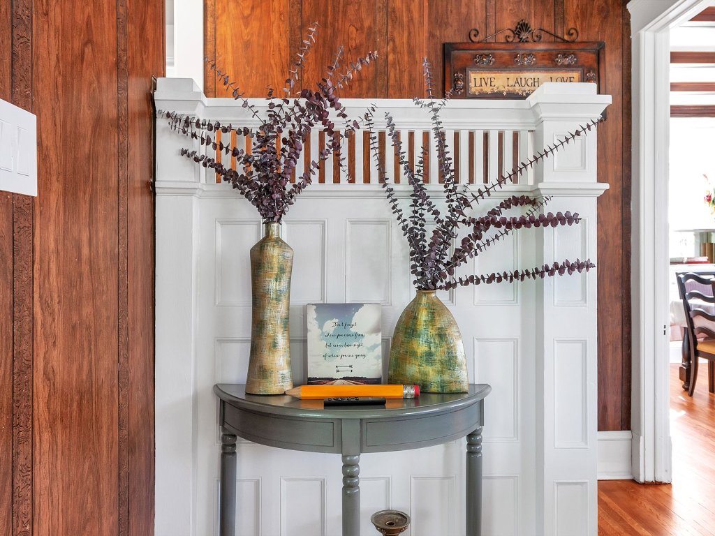 Cozy Trotter Vacation Rental in New York - RedAwning