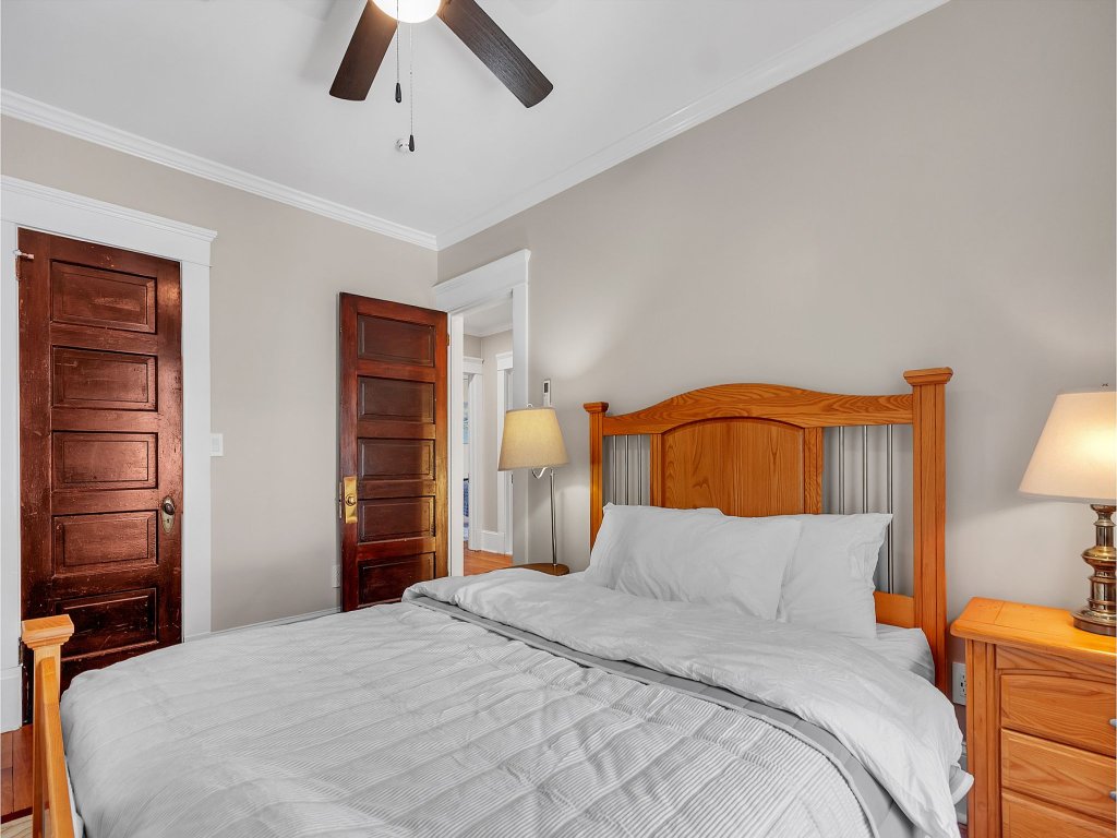 Cozy Trotter Vacation Rental in New York - RedAwning