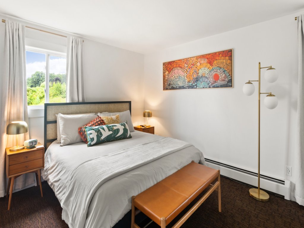 Champ's Landing Vacation Rental in Vermont - RedAwning