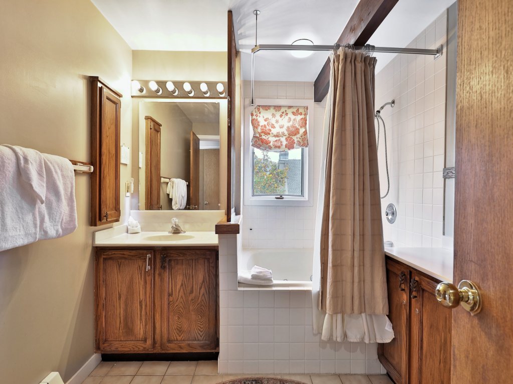 Fall Line Condo B2 (Powder to the People) Vacation Rental in Killington - RedAwning
