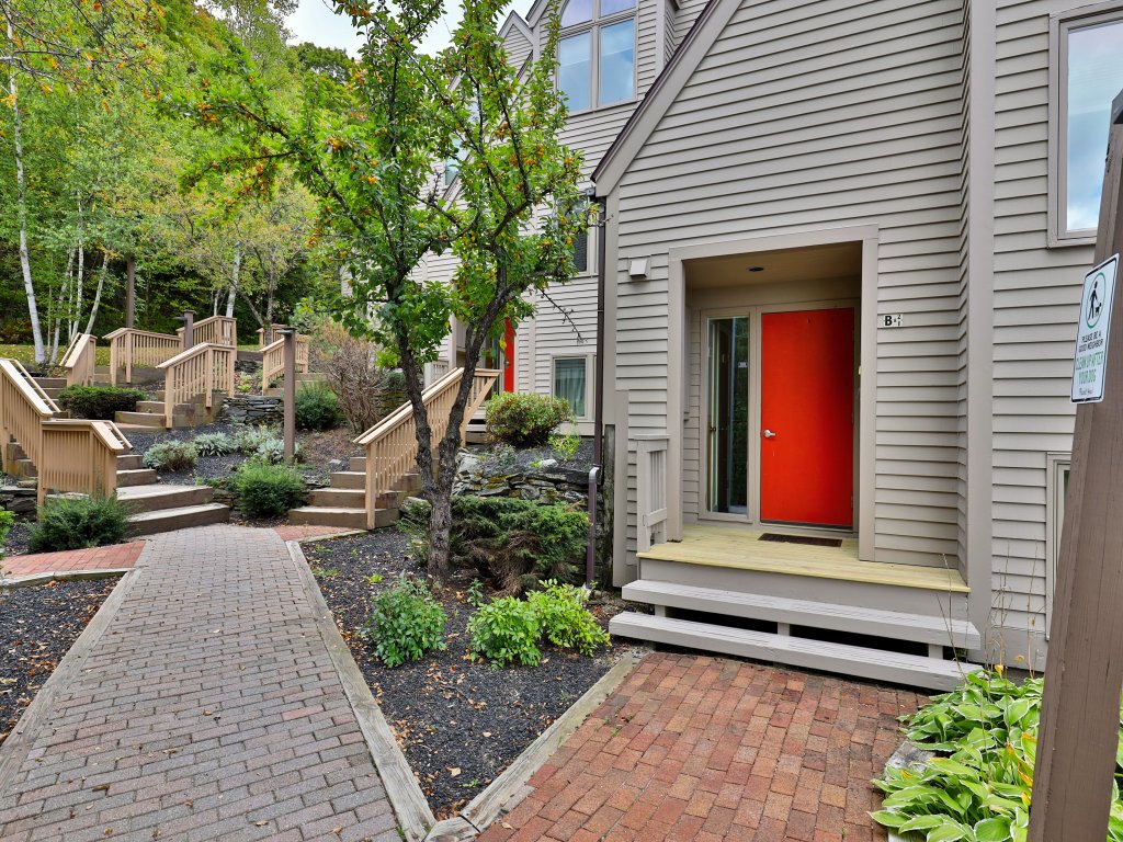 Fall Line Condo B2 (Powder to the People) Vacation Rental in Killington - RedAwning