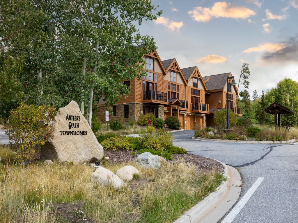 Antlers Gulch Retreat Vacation Rental in Keystone - RedAwning
