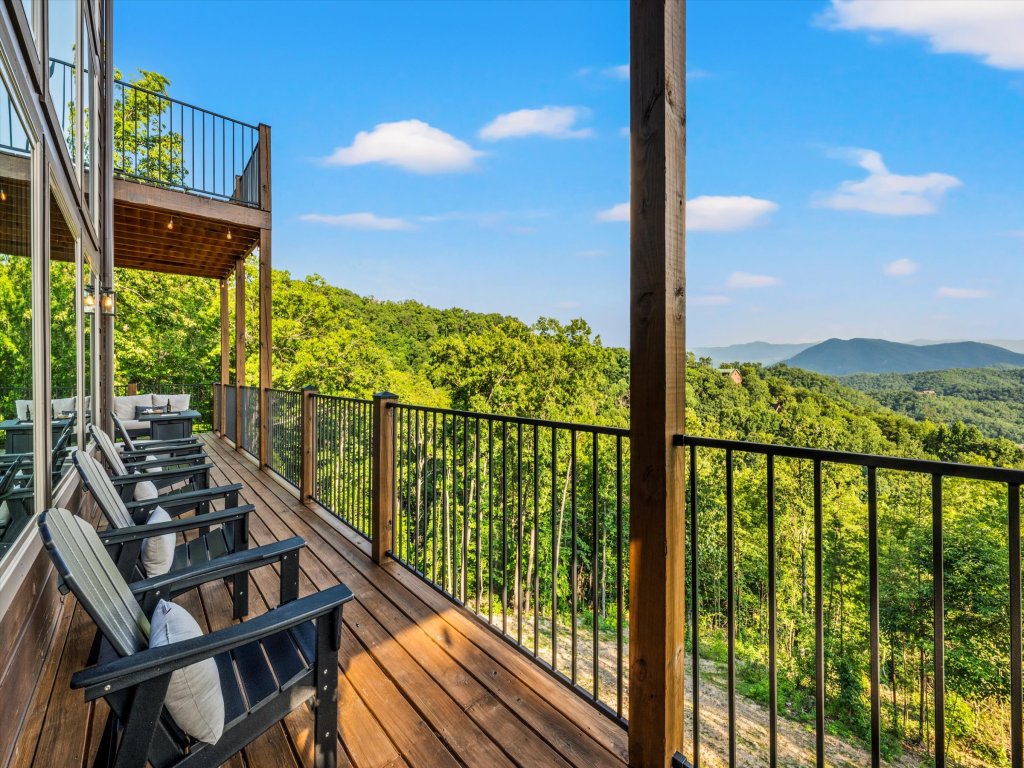 Endless Blue Skies Vacation Rental in Sevierville - RedAwning