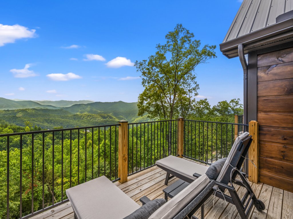 Endless Blue Skies Vacation Rental in Sevierville - RedAwning