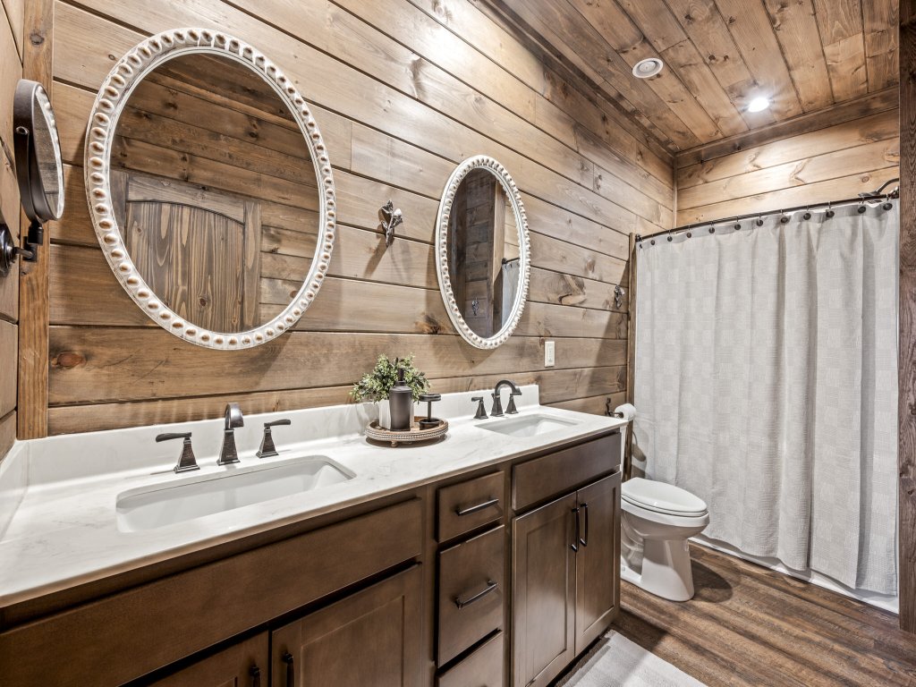 Endless Blue Skies Vacation Rental in Sevierville - RedAwning