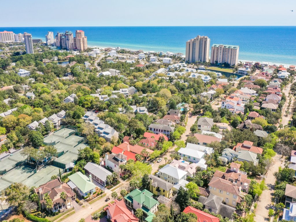 Sea La Vie Vacation Rental in Miramar Beach - RedAwning