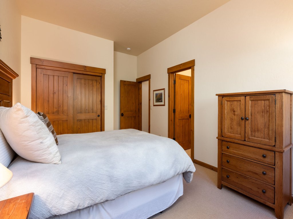 43 Thackwell Lane Vacation Rental in Keystone - RedAwning