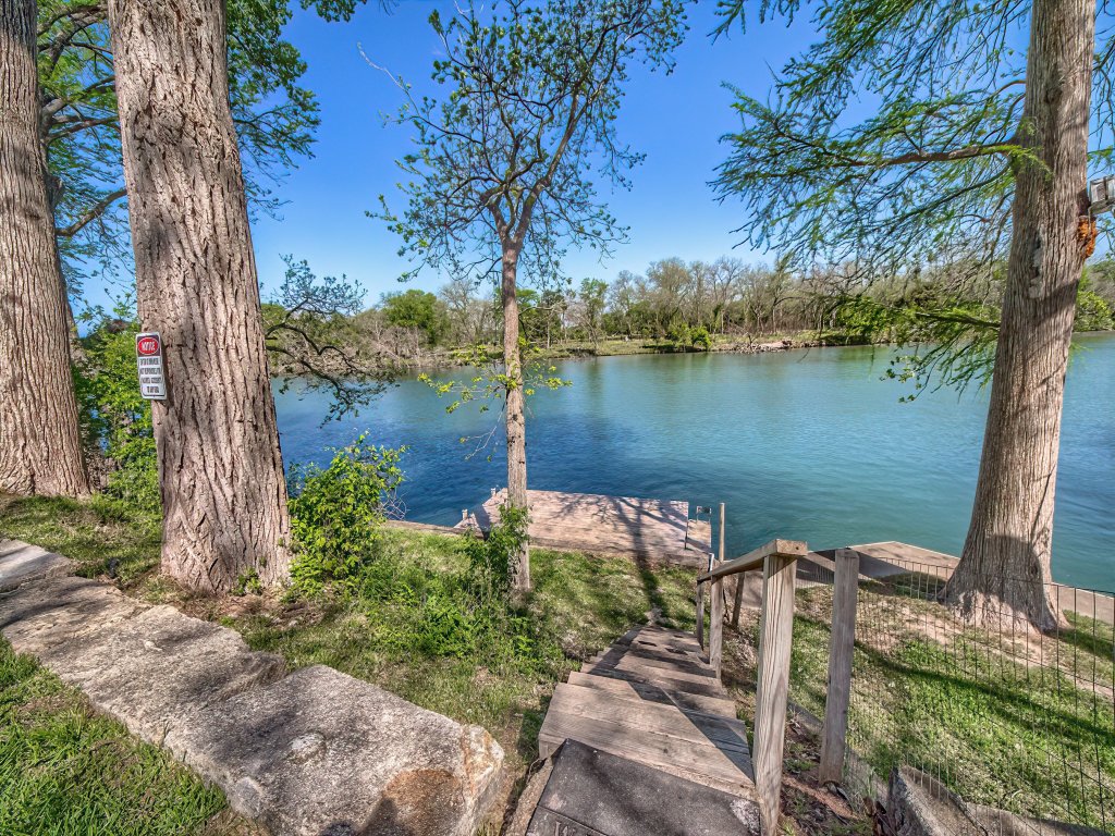 LD 435 Twilight Point Vacation Rental in New Braunfels - RedAwning
