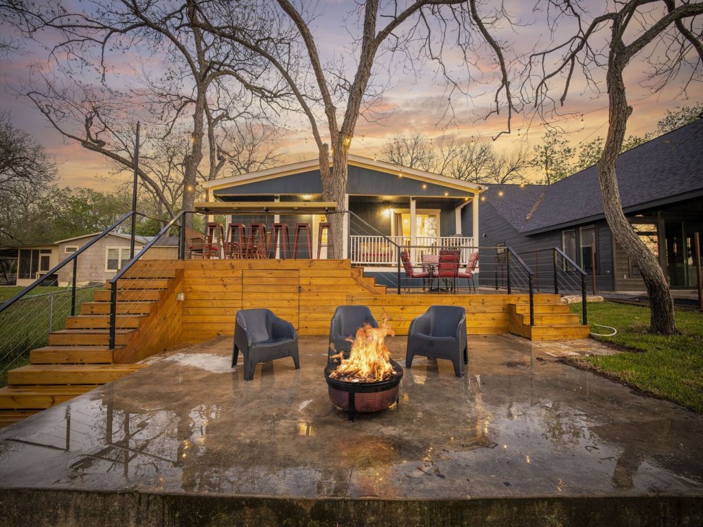 LD 435 Twilight Point Vacation Rental in New Braunfels - RedAwning